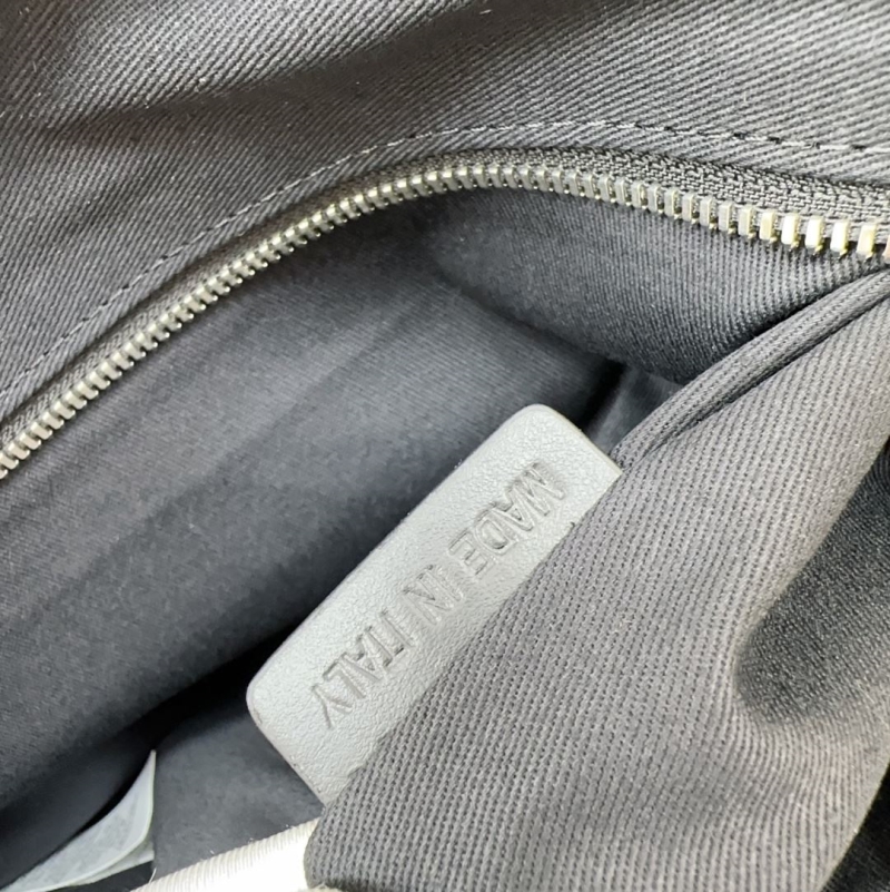 Bv*b*rry travel bags